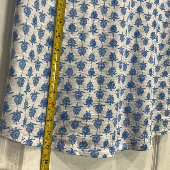 Lilly Pulitzer XS V-Neck Etta Top in Resort White Toe to Toe Sea Turtles EUC - Picture 5 of 7